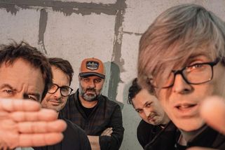 Recenze: Jemní kluci bourají zdi. Tata Bojs vydali nové album - Seznam Zprávy